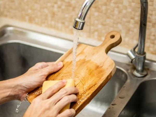 Thực hư thông tin dùng đũa, thớt mốc gây ung thư gan