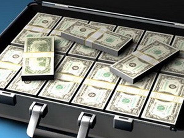 Bịa chuyện thực thi ‘nhiệm vụ đặc biệt’, nhét đầy 2 valy USD âm phủ để lừa đảo