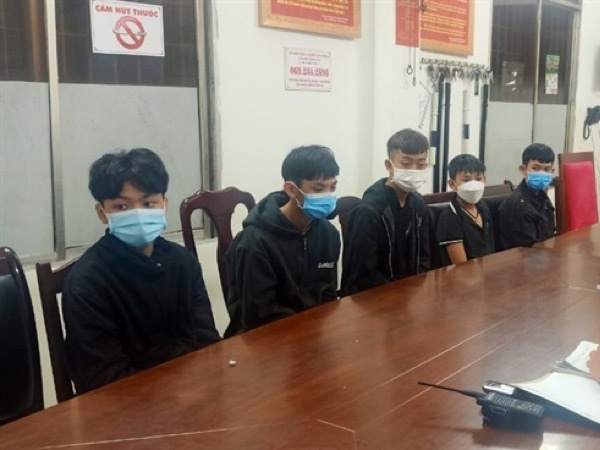 Băng cướp tuổi 'teen' chuyên dàn cảnh cướp xe của dân nhậu