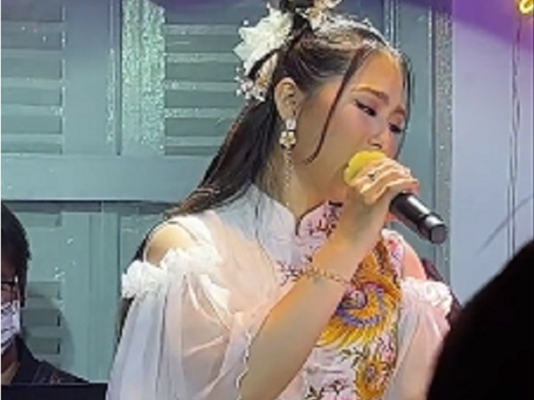 Lương Bích Hữu bị chê bai khi hát tiếng Hoa, đã vậy còn mặc trang phục như cải lương