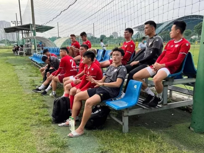 Bùi Tiến Dũng và đồng đội tiếp tục bỏ tập, không đá Cúp Quốc gia