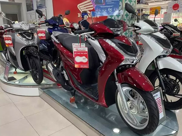 Xe máy tăng giá chóng mặt, Honda SH 150 'đội' thêm 24 triệu đồng