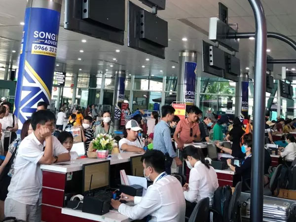 Sân bay Phù Cát đóng cửa 10 ngày, cơn náo loạn của dân du lịch