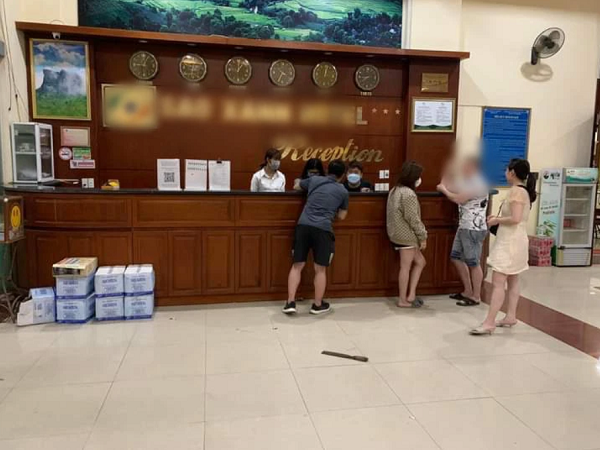 Xác minh thông tin nhân viên khách sạn dùng dao đuổi chém khách vì mâu thuẫn đặt phòng