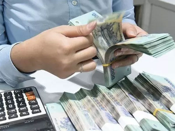 Lãi suất đồng loạt tăng cao, nguy cơ gãy đổ mục tiêu lớn