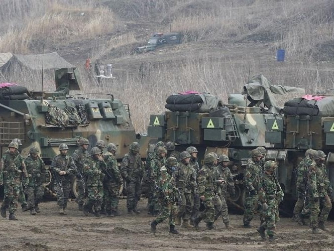 Ukraine cáo buộc Nga tấn công rầm rộ Donbass, pháo kích ga tàu miền đông