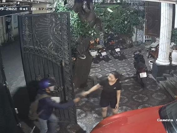 Lão bà 72 tuổi 'đạo diễn' vụ cướp hơn 2 tỷ đồng trong căn biệt thự ở TP.HCM