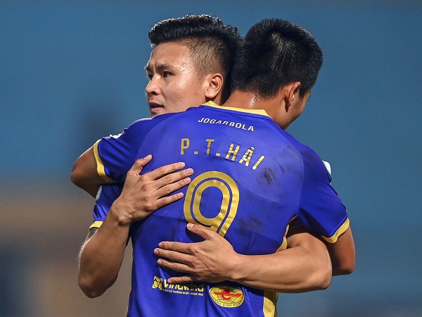 Hà Nội FC ngược dòng vào tứ kết Cúp QG, Quang Hải có ngày chia tay đáng nhớ
