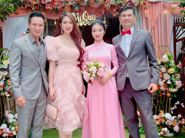 Zoom cận nhan sắc bà xã Tiết Cương: Xinh như hotgirl, lấn át luôn bà xã Lý Hải!