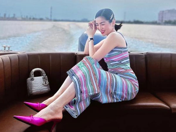 Bị chê diện đồ chưa đủ phá cách, 'Nữ hoàng phòng trà' Lệ Quyên bức xúc đáp trả cực căng