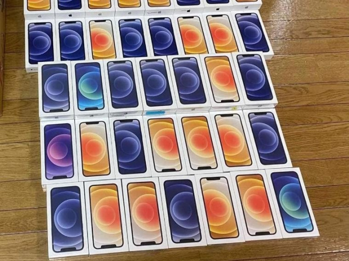 iPhone 12 giá rẻ tràn về Việt Nam, iPhone 11 tiếp tục giảm giá sâu