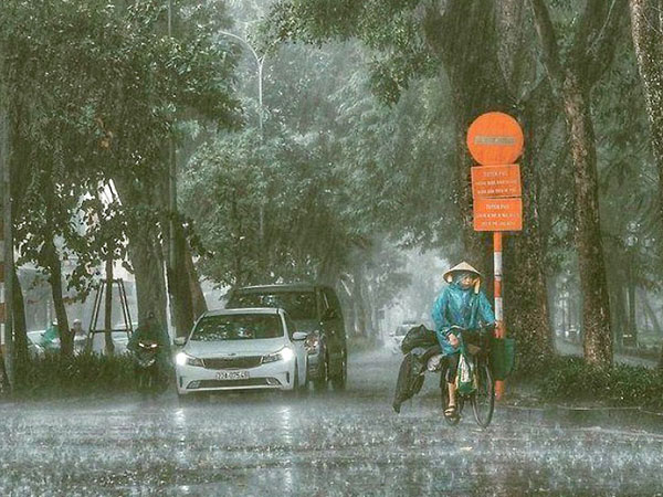 Miền Bắc đón mưa dông, vẫn còn nhiều đợt không khí lạnh trong tháng 4