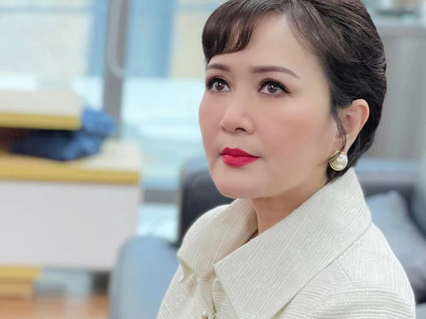 Thương ngày nắng về: Bà Nhung bị chỉ trích vì cũng xuất thân nghèo khó, lại làm 'tiểu tam' mà đi miệt thị người lao động chân tay