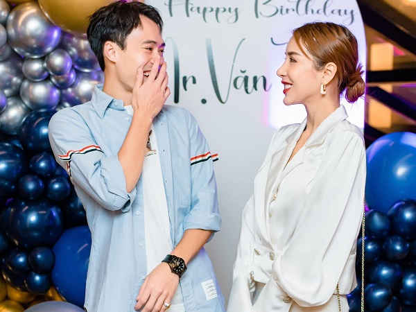 'Chủ tịch' Văn Toàn đón sinh nhật tưng bừng cùng em gái hoa khôi của Công Vinh