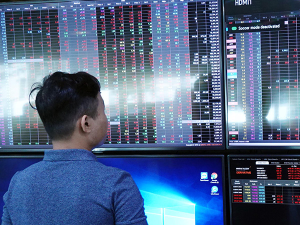 Cổ phiếu 'họ FLC' tiếp tục bị bán tháo, cắm đầu về giá sàn