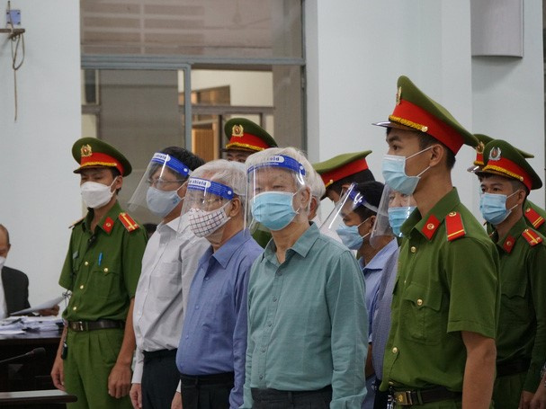 2 cựu Chủ tịch UBND tỉnh Khánh Hòa lãnh tổng cộng 10 năm tù