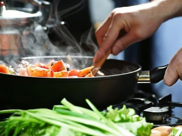 Những thói quen nấu nướng 'độc khủng khiếp', gây ung thư, đáng tiếc nhiều bà nội trợ Việt mắc phải