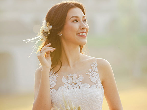 Đường tình truân chuyên của Á hậu Hoàng Oanh: Hẹn hò hotboy, kết hôn với chồng Tây và ly hôn chóng vánh