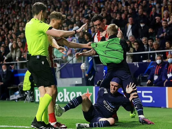'Các cầu thủ Atletico Madrid đáng bị đưa lên giàn thiêu'