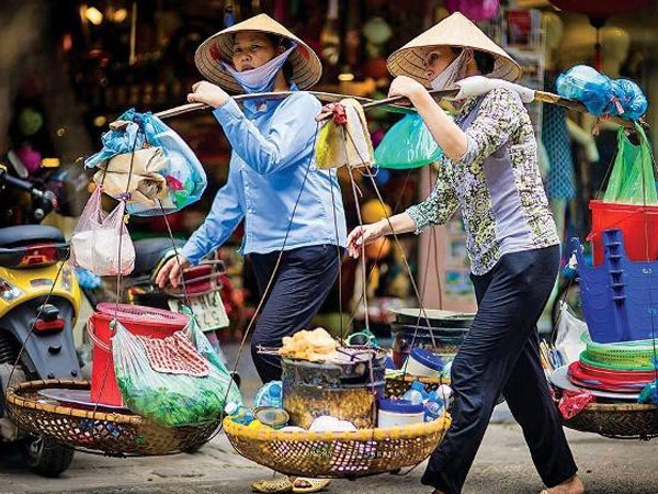 Hà Nội: Lắp máy bán hàng tự động có trái cây tươi để thay thế hàng rong hè phố