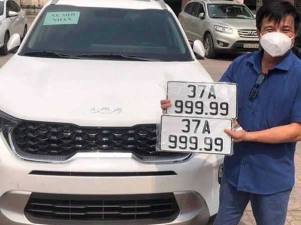Bàn tay vàng trong làng bốc biển: Ngẫu nhiên sở hữu biển số ngũ quý 999.99, chiếc xe KIA Sonet được trả giá cao gấp đôi