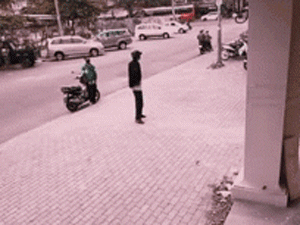 Bị kẻ gian mượn điện thoại rồi chạy mất, pha xử lý của nam tài xế nhận 'cơn mưa' lời khen