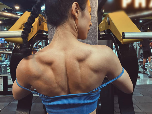 Angela Phương Trinh khoe body 'vạm vỡ' sau thời gian tập luyện với VĐV thể hình Phạm Văn Mách
