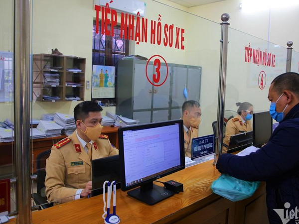 Người dân có thể tới công an phường, xã đăng ký biển số xe máy