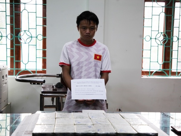 Người đàn ông bị bắt cùng 19 bánh heroin