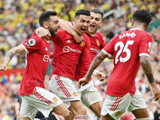 MU thắng nghẹt thở đội bét bảng nhờ hat-trick của Ronaldo