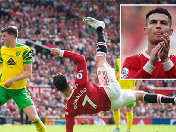 Lập hat-trick, Ronaldo được MU thưởng bộn tiền