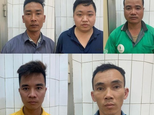Ngang nhiên chơi 'xóc đĩa' trên vỉa hè, một sới bạc bị triệt xóa