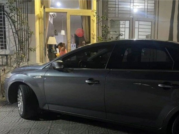 Diễn biến mới nhất vụ cán bộ đậu xe chắn cửa nhà dân còn thách thức