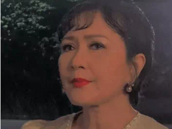Clip NSND Minh Hòa đứng khóc trong 'Thương ngày nắng về': Mưa xối xả không dìm được nhan sắc đỉnh cao