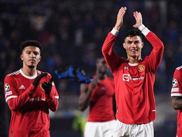 Ronaldo cần được cả thế giới ngả mũ
