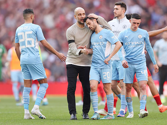 Pep Guardiola vỡ mộng ăn ba lại là may