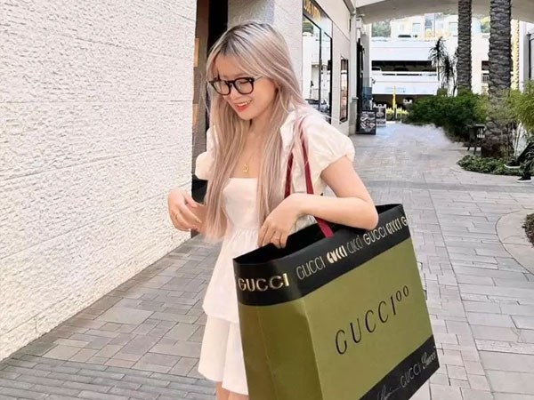 Rich kid gen Z nổi đình đám tiết lộ cuộc sống tỏa mùi tiền ở Mỹ