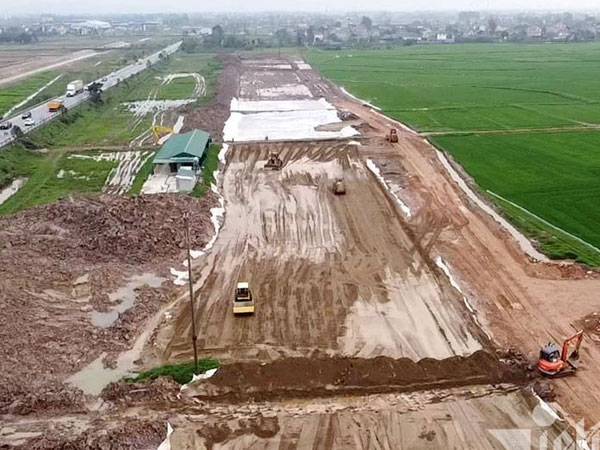 BĐS hạ nhiệt, nhà đầu tư 'tháo chạy' khỏi cơn sốt đất 10 năm trở lại