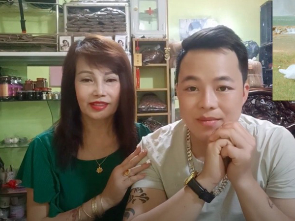'Cô dâu' Thu Sao U70 bị đồn 'ra đi' do biến chứng phẫu thuật thẩm mỹ, người chồng lên tiếng