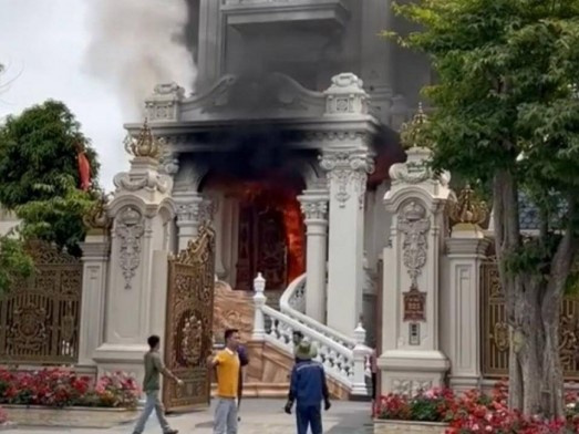 Vụ cháy biệt thự tại Quảng Ninh: Nữ chủ nhà có hành động không ngờ khi đám cháy mới bùng lên