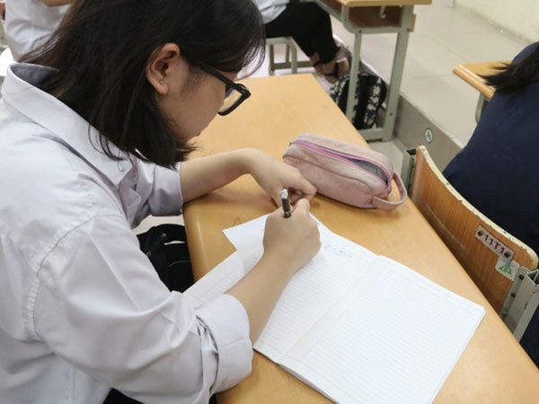 Xác minh, xử lý nghiêm việc 'ép' học sinh lớp 9 không thi vào lớp 10