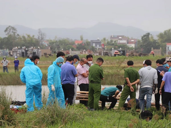 Thi thể nam giới bị bịt miệng và trói chân tay nổi trên sông, nghi tự tử