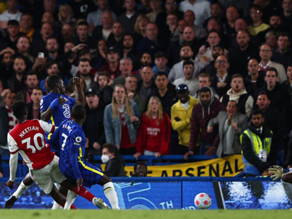 Hạ Chelsea ngay tại Stamford Bridge, Arsenal chiếm vị trí thứ 5 của MU