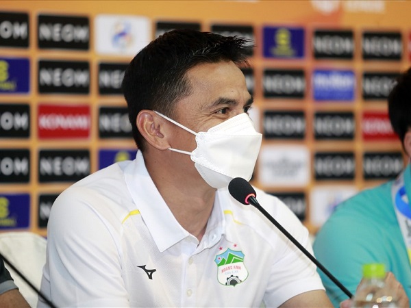 HLV Kiatisak: 'Bầu Đức muốn cầu thủ HAGL ra nước ngoài thi đấu'