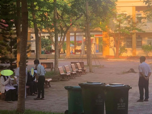 Hỏa tốc chỉ đạo xác minh vụ hiệu phó trường chuyên bắt học sinh ăn thức ăn lấy từ thùng rác