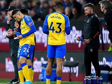 Sự kiện hy hữu trong lịch sử Ngoại hạng Anh ở trận Burnley vs Southampton