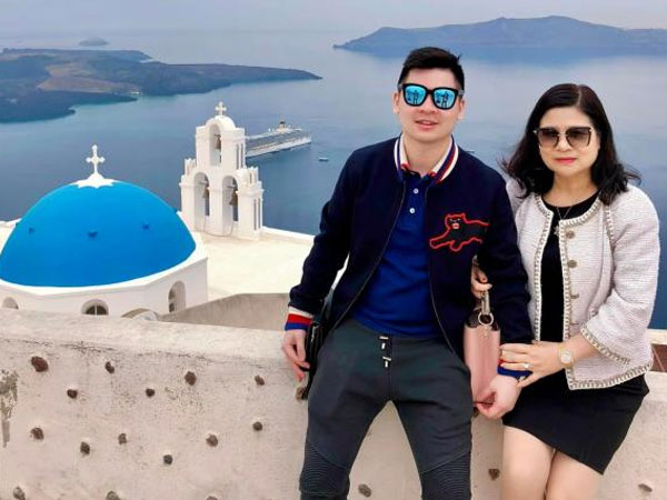 'Bạn trai tin đồn' của Hoa hậu Đỗ Mỹ Linh đăng ảnh mừng sinh nhật mẹ tiết lộ về 'món nợ' 1 năm qua vẫn chưa trả được