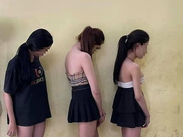 Phá đường dây chuyên dụ dỗ, lừa bán thiếu nữ cho quán karaoke, massage