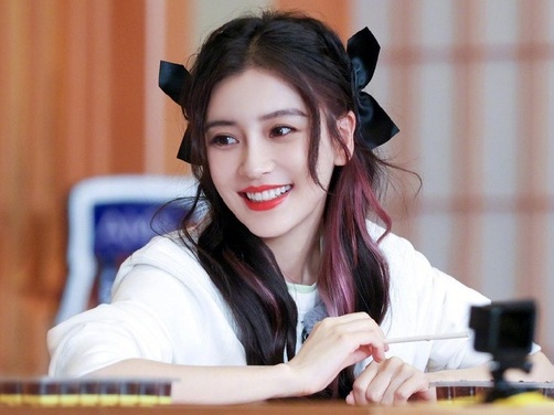 Sự nghiệp của Angelababy hậu ly hôn Huỳnh Hiểu Minh: Lộ rõ nhược điểm về mọi mặt, tương lai đầy mịt mù