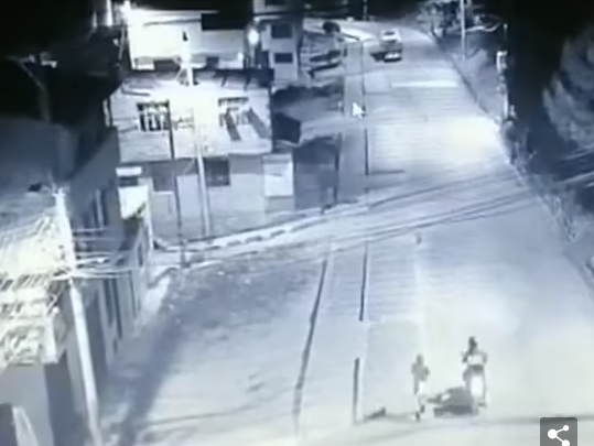 Người phụ nữ bế bé trai tới bệnh viện tuyên bố vừa sinh con, bác sĩ kiểm tra phát hiện điều kinh hoàng